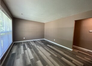 1955 Sir Richard Ct in Decatur, IL - Building Photo - Building Photo