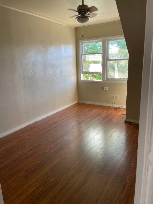 645 N Airport Way in Stockton, CA - Building Photo - Building Photo