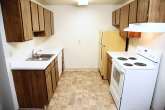 University Area Housing - Collegewood Place in Spokane, WA - Building Photo - Building Photo