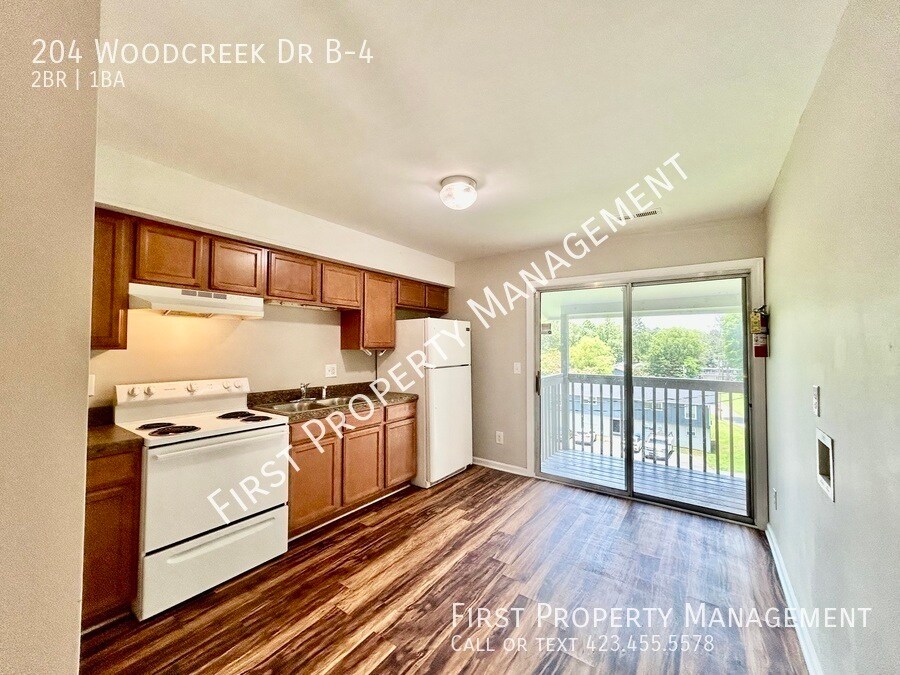 204 Woodcreek Dr in Rossville, GA - Foto de edificio
