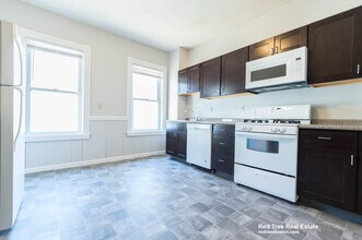 120 Kenrick St, Unit 1 in Boston, MA - Building Photo - Building Photo