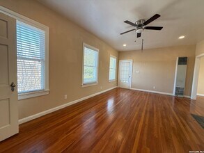 530 W Gramercy Pl in San Antonio, TX - Building Photo - Building Photo