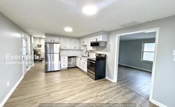 949 S Harris Ave in Columbus, OH - Foto de edificio - Building Photo