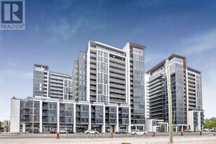 9600 Yonge St in Richmond Hill, ON - Building Photo