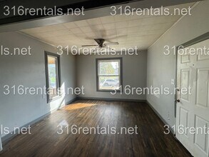 120 E 13th St in Newton, KS - Building Photo - Building Photo