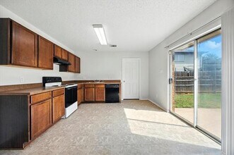 1525 Hedgewood Trail in Fort Worth, TX - Building Photo - Building Photo