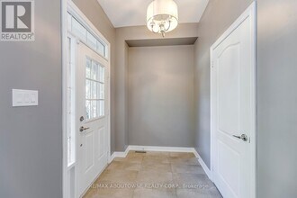 186 Gatwick Dr in Oakville, ON - Building Photo - Building Photo