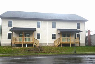 1444 Magnolia Ave in Buena Vista, VA - Building Photo