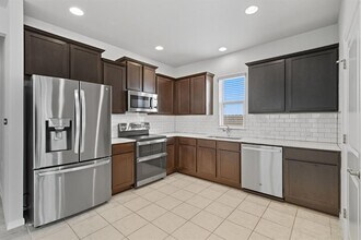 17200 Adoro Dr in Manor, TX - Building Photo - Building Photo