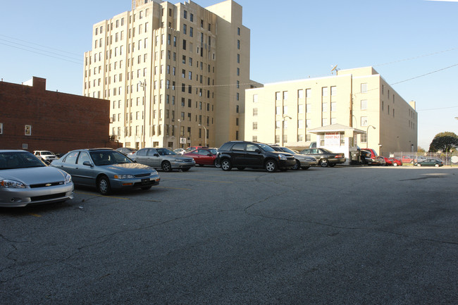 550 in Louisville, KY - Foto de edificio - Building Photo