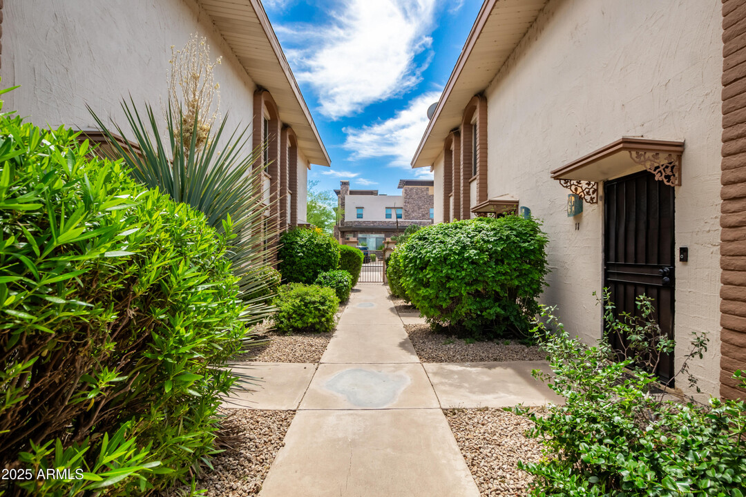 4848 N Woodmere Fairway in Scottsdale, AZ - Building Photo