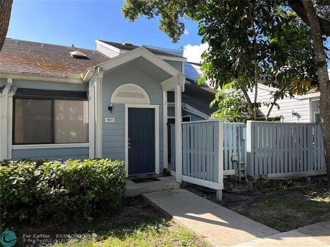 property at 1821 Racquet Ct