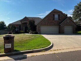 13111 Red Oak Dr in Choctaw, OK - Building Photo