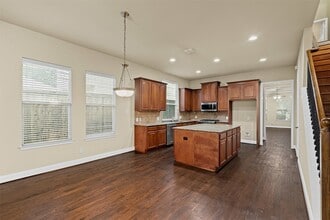 1209 N Bishop Ave in Dallas, TX - Building Photo - Building Photo