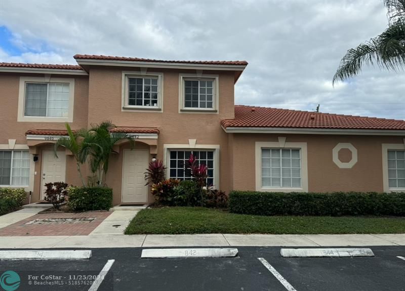 9842 Kamena Cir in Boynton Beach, FL - Foto de edificio