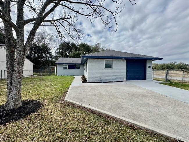 5502 Elm Tree Dr in Houston, TX - Building Photo - Building Photo