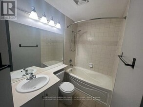 3504-3504 Hurontario St in Mississauga, ON - Building Photo - Building Photo