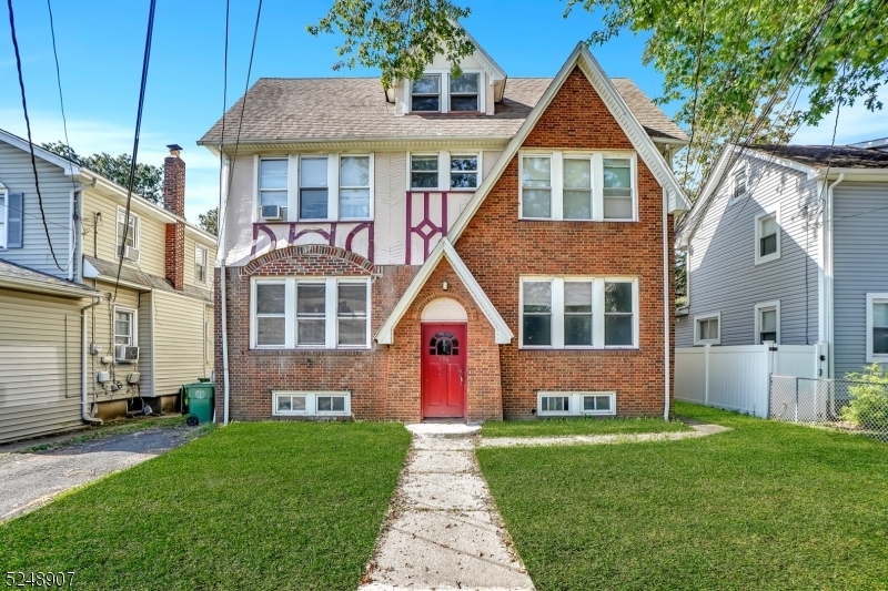 706 Chestnut St in Roselle, NJ - Building Photo