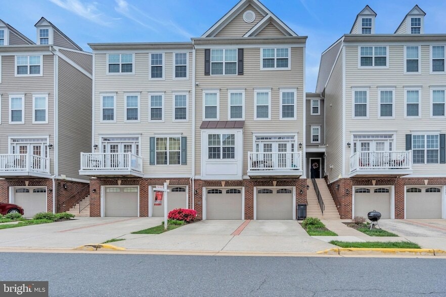 21723 Indian Summer Terrace in Sterling, VA - Building Photo
