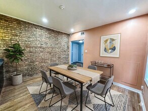 7926 S Luella Ave in Chicago, IL - Building Photo - Building Photo