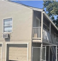 318 W 20th St, Unit 322 W. 20th St in Merced, CA - Building Photo