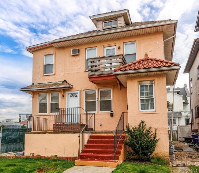 property at 66 E Walnut St