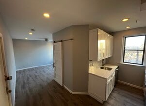 11 Park Dr, Unit 32 in Boston, MA - Foto de edificio - Building Photo