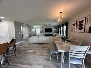 7758 Meng Ct in Las Vegas, NV - Building Photo - Building Photo