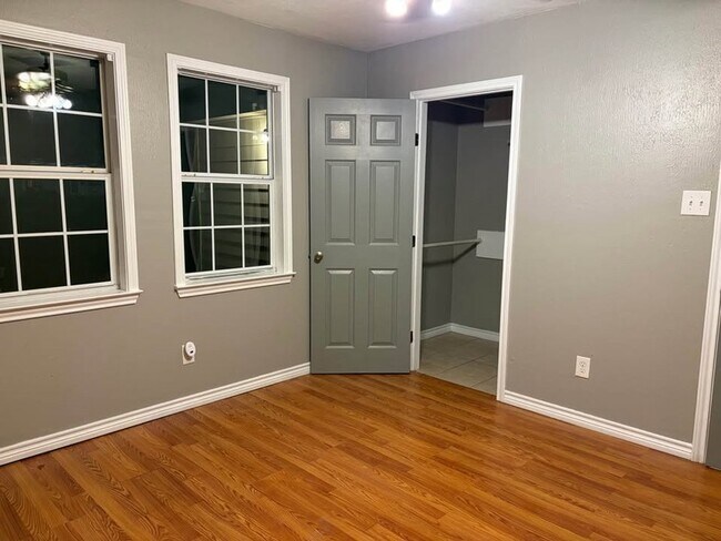 14525 Chapperal Pipeline Rd in Woodloch, TX - Foto de edificio - Building Photo