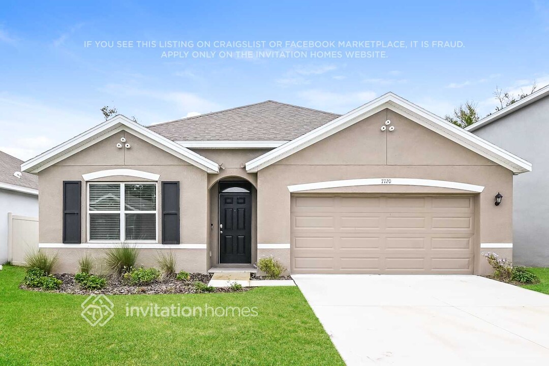 7771 Harbor Moor Dr in Palmetto, FL - Building Photo