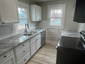 240 E Brookline St in Winston-Salem, NC - Building Photo - Building Photo