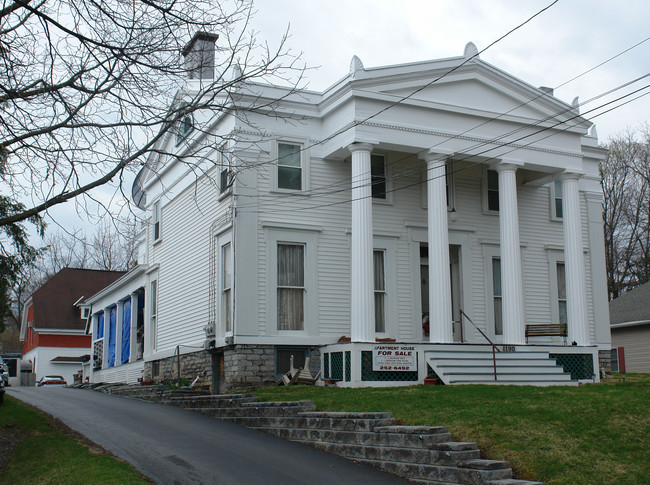 190 Genesee Pl in Auburn, NY - Foto de edificio - Building Photo