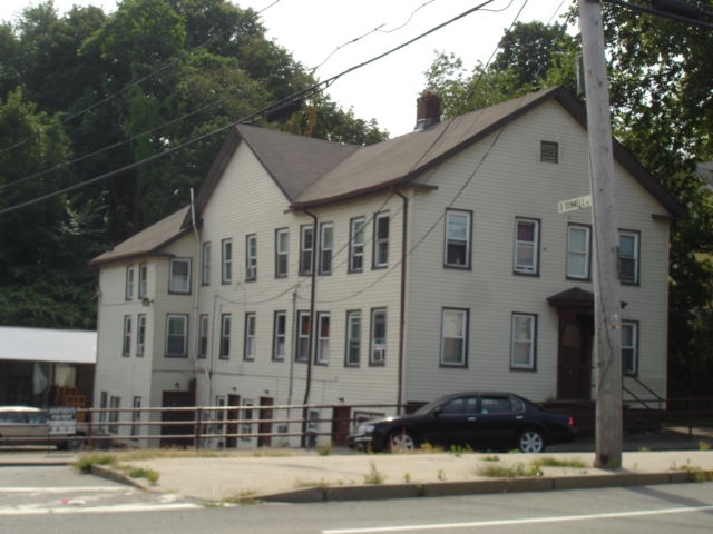 617 Providence St in Warwick, RI - Building Photo