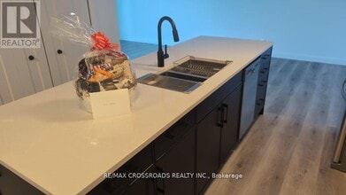 20 Hillside Meadow Dr in Quinte West, ON - Building Photo - Building Photo