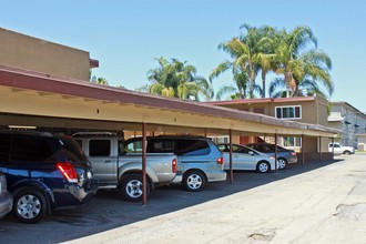 Southwinds Apartments in Escondido, CA - Building Photo - Building Photo