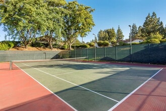 Bernardo Crest in San Diego, CA - Foto de edificio - Building Photo