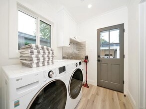 15440 Varden St in Los Angeles, CA - Building Photo - Building Photo