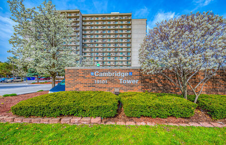 Cambridge Towers in Detroit, MI - Foto de edificio