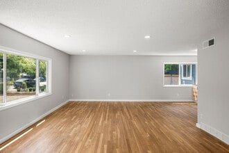 215 SW 131st Ave in Beaverton, OR - Building Photo - Building Photo