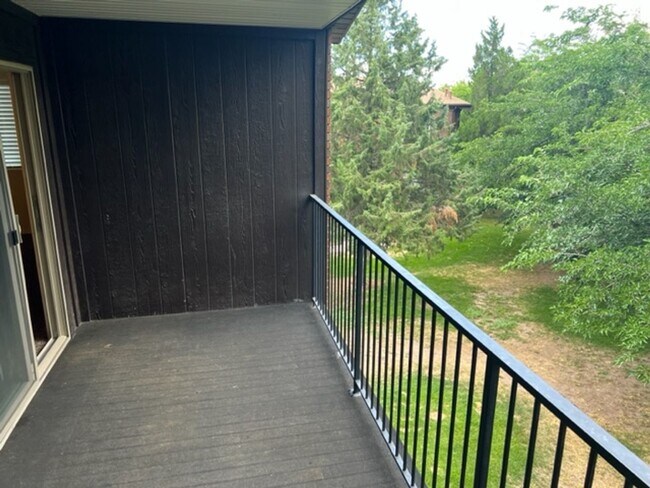 4642 S 1900 W in Roy, UT - Foto de edificio - Building Photo