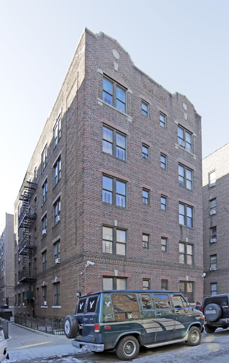 35-34 95th St in Flushing, NY - Building Photo