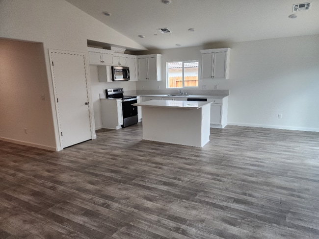 2208 Blossom Ranch Rd in Patterson, CA - Building Photo - Building Photo