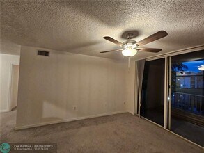 12154 St.Andrews Pl in Miramar, FL - Foto de edificio - Building Photo