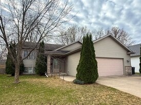 331 Brookestone Dr SE in Rochester, MN - Building Photo