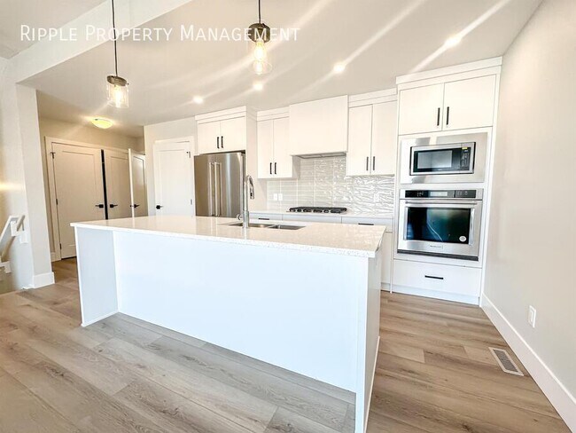 2855-2812 12 Ave SW in Calgary, AB - Building Photo - Building Photo