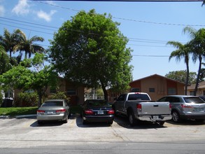 216 SW 9th St in Hallandale Beach, FL - Building Photo - Building Photo