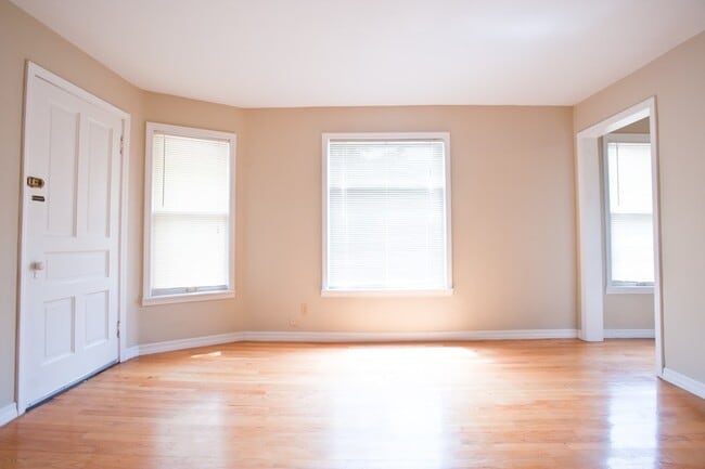 2429-2431-2431 N Farwell Ave in Milwaukee, WI - Building Photo - Building Photo