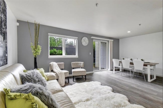 9731 Holly Dr in Everett, WA - Foto de edificio - Building Photo