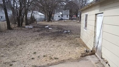 1611 N Poplar St in Newton, KS - Building Photo - Building Photo