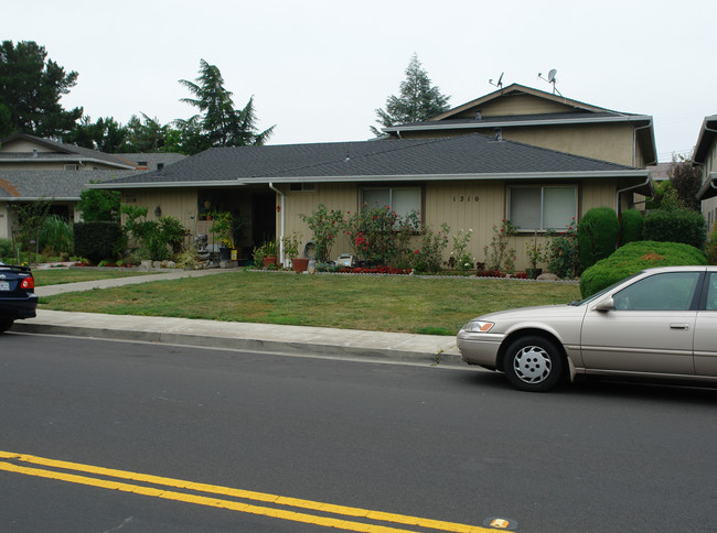 1210 Halford Ave in Santa Clara, CA - Foto de edificio - Building Photo